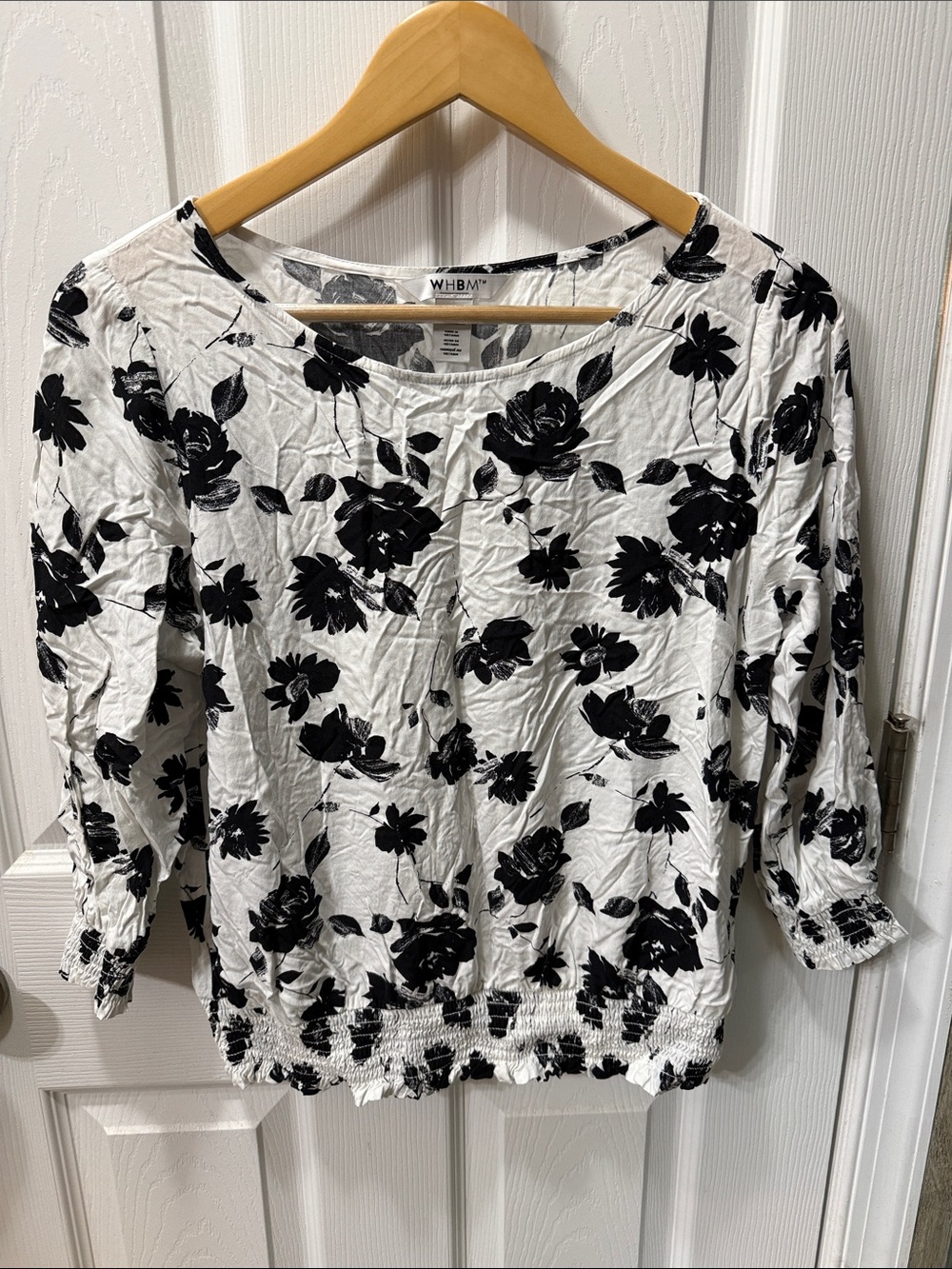 White House Black Market Black Floral Print White Scoop Neck Top